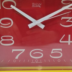 Orologio da tavolo vintage giallo e rosso marca Walt forma quadrata 2