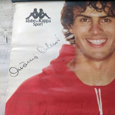 Poster pubblicitario Robe di Kappa autografato dal calciatore Antonio Cabrini 2