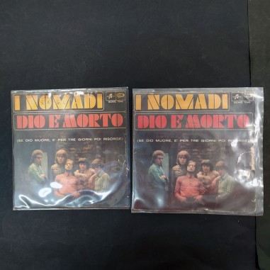 Lotto di 2 copie del disco 45 giri dei Nomadi "Dio è morto". Pieghe e strappi