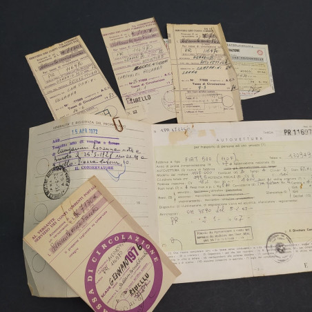 Carta di ciroclazione vettura Fiat 500 con bolli, assicurazione. Piccoli strappi