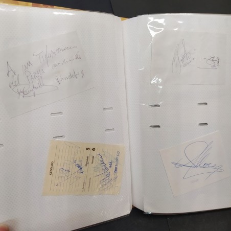 Album con 129 biglietti, partite e concerti di Vasco, Ligabue, alcuni autografi