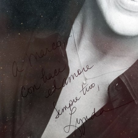 Fotografia di Lynda Kay Kemeny con dedica e autografo. Ottime condizioni