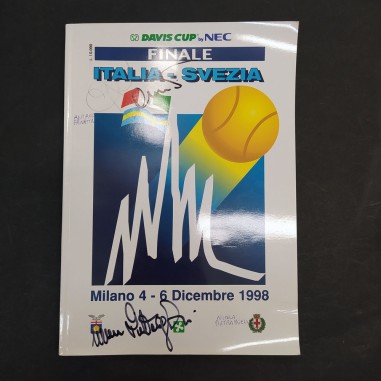 Rivista Finale di tennis Italia Svezia 1998 con 7 autografi dei giocatori.