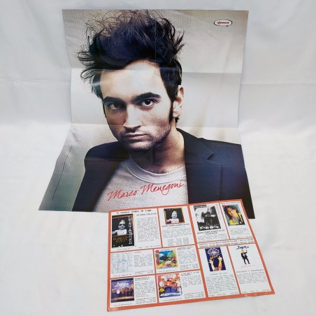 Lotto di 2 autografi di Luciano Ligabue su poster e locandina del tour. Pieghe