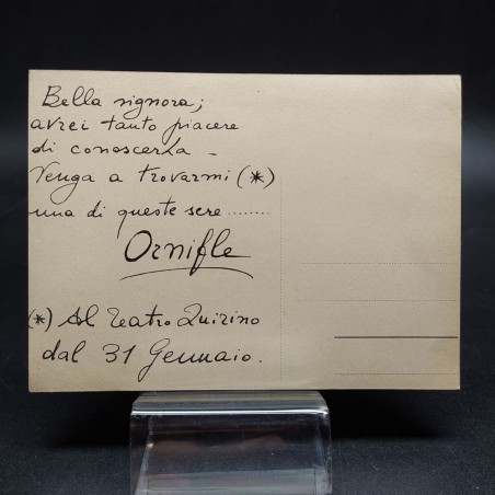 Cartolina dell'attore Vittorio Gassman con dedica sul retro. Piccole sbucciature