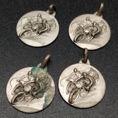 Lotto di 33 medaglie motociclismo 1° raduno Vado Ligure 1957. Ossidazione 2