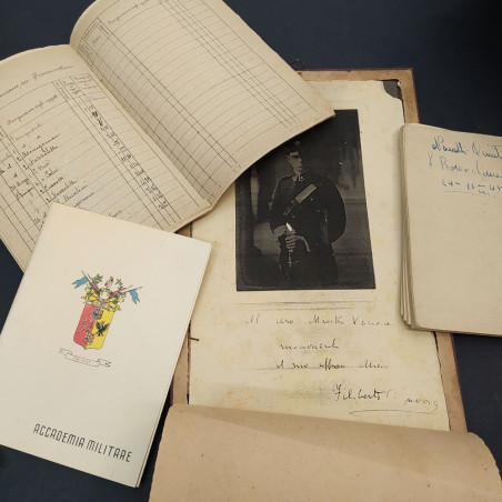 Lotto di cartoline, lettere e libri relativi all'accademia militare di Modena