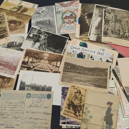 Lotto di cartoline, lettere e libri relativi all'accademia militare di Modena
