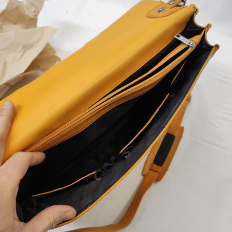 Borsa in ecopelle Samsonite colore giallo uovo usata