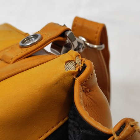 Borsa in ecopelle Samsonite colore giallo uovo usata