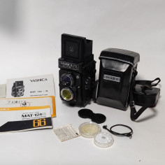 Macchina fotografica Yashica Mat-124 G con custodia e manuali