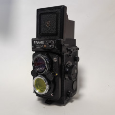 Macchina fotografica Yashica Mat-124 G con custodia e manuali 2