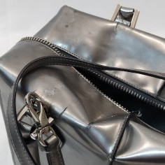 Borsa a donna bauletto Tod's argento piccoli difetti 2
