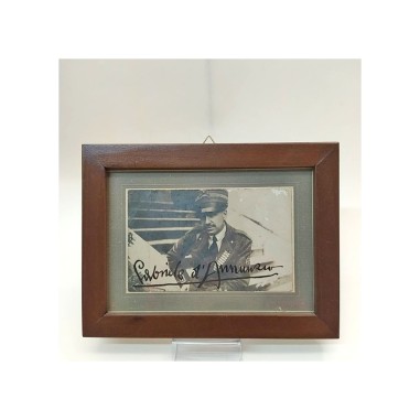 Fotografia incorniciata con Gabriele d'Annunzio e autografo 21,5x16cm