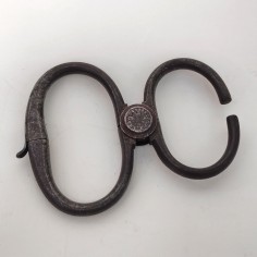Antiche manette inglesi chiusura a scatto 2
