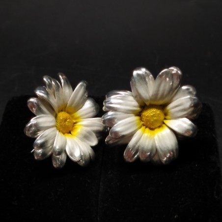 Coppia di orecchini in argento elettro formato fiore margherita