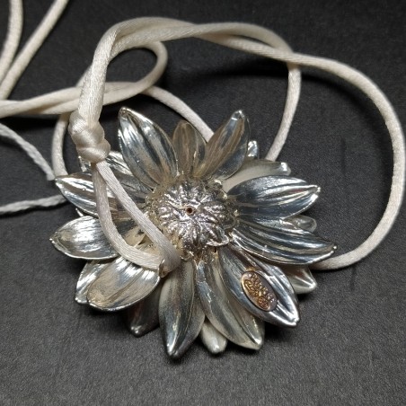 Collana fiore di margherita rivestito in argento d. 50 mm