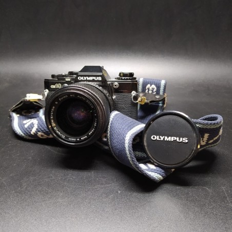Macchina fotografica Olympus OM10 con ottica Zuiko Zoom 1:4 f＝35-70 mm