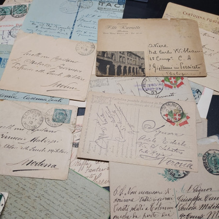 Lotto di 40 tra cartoline posteli e lettere militari primo WWI e WWII