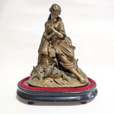 Statua francese in ottone dorato metà 800 fanciulla con colomba al seno