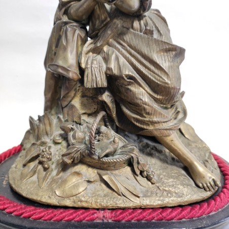 Statua francese in ottone dorato metà 800 fanciulla con colomba al seno