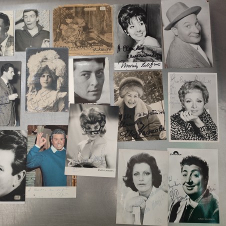 Lotto di 43 tra foto e cartoline cantanti autografate varie anni 50/60