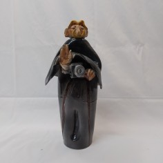 Ceramica Eliseo Salino raffigurante un fotografo in abito nero h. 40 cm