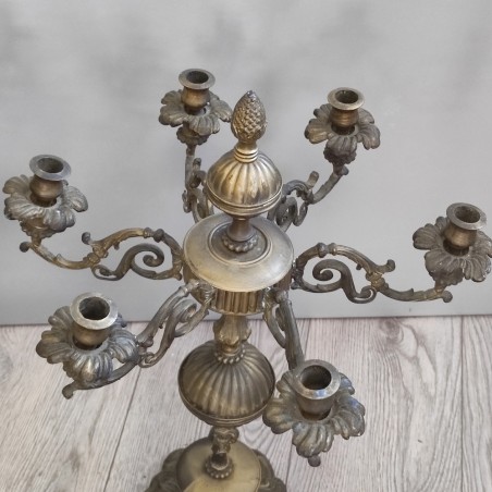 Coppia candelabri in bronzo a 6 braccia di cui uno dipinto in oro