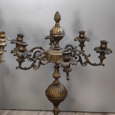Coppia candelabri in bronzo a 6 braccia di cui uno dipinto in oro