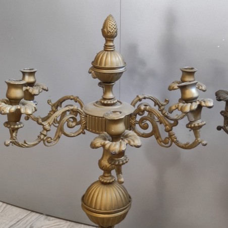 Coppia candelabri in bronzo a 6 braccia di cui uno dipinto in oro