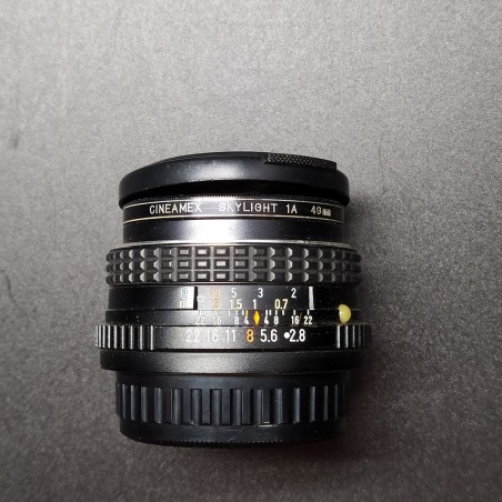 Obiettivo fotografico Pentax-M 28 mm, 1:2,8 con filtro Cineamex skylight 1A