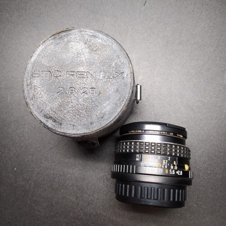 Obiettivo fotografico Pentax-M 28 mm, 1:2,8 con filtro Cineamex skylight 1A