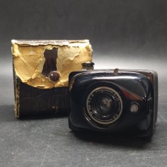 Macchina fotografica italiana Filma 1:11, 7,5, obiettivo disallineato, cofanetto