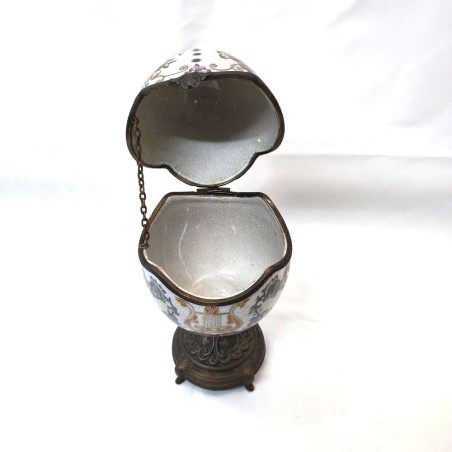 Centrotavola in ceramica e bronzo ispirazione uovo Fabergè