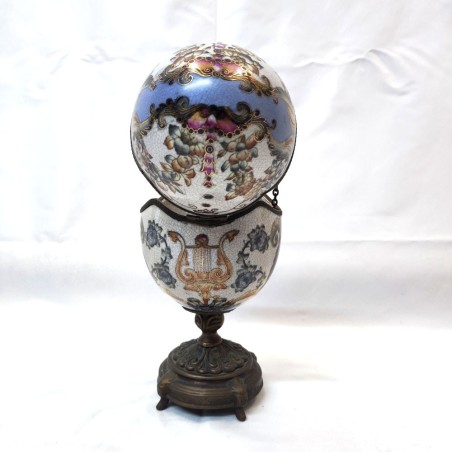 Centrotavola in ceramica e bronzo ispirazione uovo Fabergè