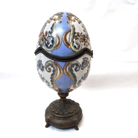 Centrotavola in ceramica e bronzo ispirazione uovo Fabergè