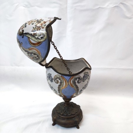 Centrotavola in ceramica e bronzo ispirazione uovo Fabergè