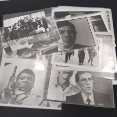 Lotto di 27 ritratti fotografici anni 70 formato 30x20cm, annotazioni sul retro