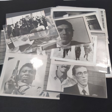 Lotto di 27 ritratti fotografici anni 70 formato 30x20cm, annotazioni sul retro