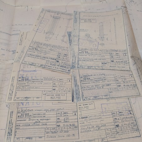 Lotto di 18 disegni di moto Guzzi eliografie originali con ingiallimenti