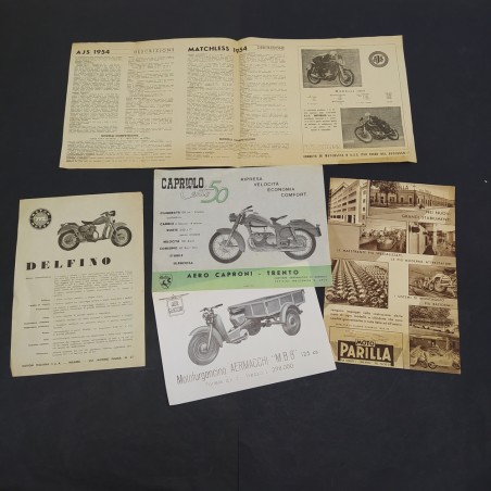 Lotto di 17 cataloghi motociclette di varie marche anni '50. Ingiallimenti