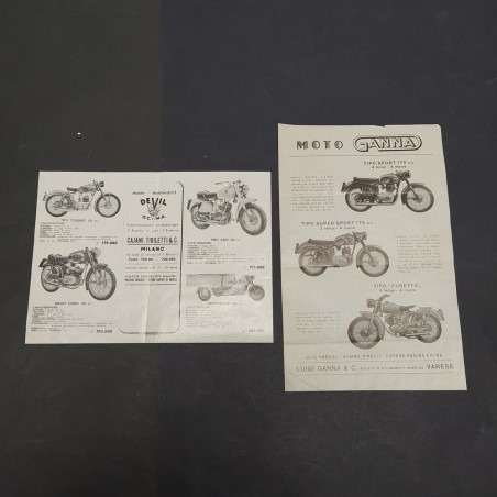 Lotto di 17 cataloghi motociclette di varie marche anni '50. Ingiallimenti