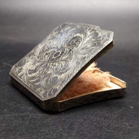 Portacipria in argento 800 anni '20/'30 decorato con elaborato motivo floreale