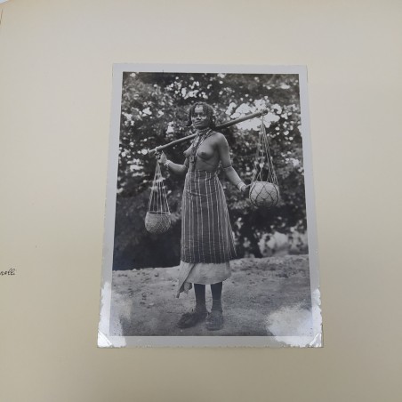 Album Faccette nere con fotografie 1936 di donne etiopi con note dei giornali