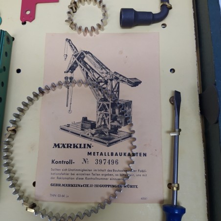 Escavatore Marklin da costruire in confezione originale. Appare inusato