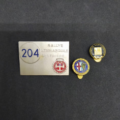 Lotto di 2 pin Alfa Romeo e scuderia Sant Ambroeus e spilla Rally Sestriere