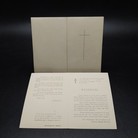 Lotto di 2 santini funebri di Benito Mussolini con autografo di Donna Rachele