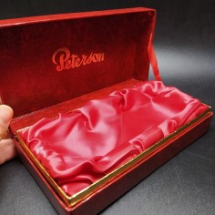 Cofanetto per pipa Peterson bordeaux 205x15x55 mm. Piccola scollatura sul retro 2