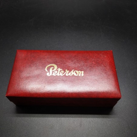 Cofanetto per pipa Peterson bordeaux 205x15x55 mm. Piccola scollatura sul retro