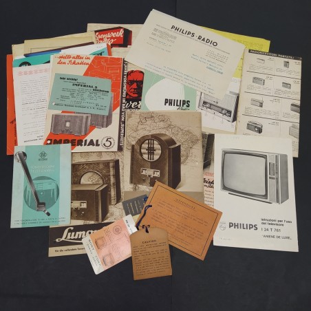 Lotto di 27 cataloghi, manuali e lettere di apparecchi radio TV anni 30/50